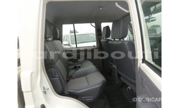 Acheter Import Voiture Toyota Land Cruiser Blanc à Import - Dubai, Ali Sabieh Region Acheter Import Voiture Toyota Land Cruiser Blanc à Import - Dubai, Ali Sabieh Region