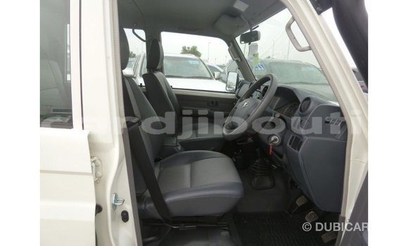 Acheter Import Voiture Toyota Land Cruiser Blanc à Import - Dubai, Ali Sabieh Region Acheter Import Voiture Toyota Land Cruiser Blanc à Import - Dubai, Ali Sabieh Region
