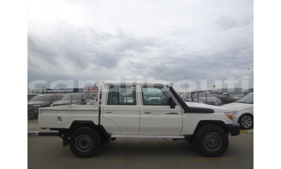 Acheter Import Voiture Toyota Land Cruiser Blanc à Import - Dubai, Ali Sabieh Region Acheter Import Voiture Toyota Land Cruiser Blanc à Import - Dubai, Ali Sabieh Region