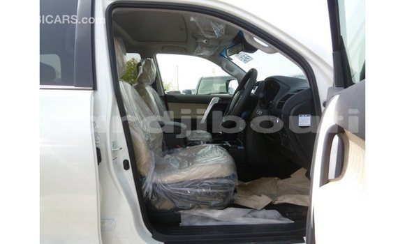 Acheter Import Voiture Toyota Prado Blanc à Import - Dubai, Ali Sabieh Region Acheter Import Voiture Toyota Prado Blanc à Import - Dubai, Ali Sabieh Region