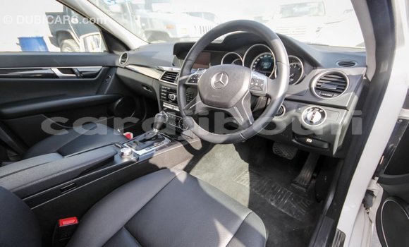 Acheter Import Voiture Mercedes-Benz 200 Blanc à Import - Dubai, Ali Sabieh Region Acheter Import Voiture Mercedes-Benz 200 Blanc à Import - Dubai, Ali Sabieh Region