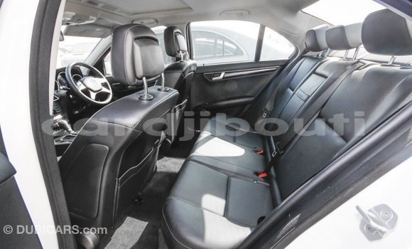 Acheter Import Voiture Mercedes-Benz 200 Blanc à Import - Dubai, Ali Sabieh Region Acheter Import Voiture Mercedes-Benz 200 Blanc à Import - Dubai, Ali Sabieh Region