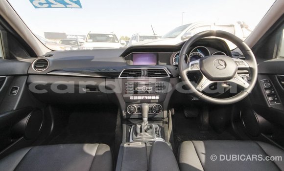 Acheter Import Voiture Mercedes-Benz 200 Blanc à Import - Dubai, Ali Sabieh Region Acheter Import Voiture Mercedes-Benz 200 Blanc à Import - Dubai, Ali Sabieh Region