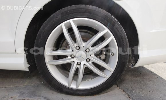 Acheter Import Voiture Mercedes-Benz 200 Blanc à Import - Dubai, Ali Sabieh Region Acheter Import Voiture Mercedes-Benz 200 Blanc à Import - Dubai, Ali Sabieh Region
