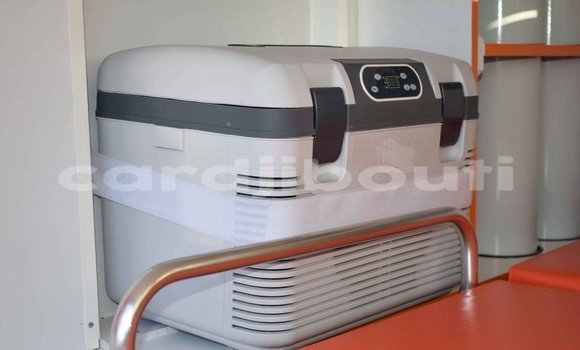 Buy New Toyota Land Cruiser Beige Car in Alaili Dadda in Obock Buy New Toyota Land Cruiser Beige Car in Alaili Dadda in Obock