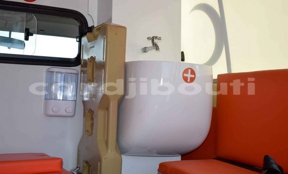 Buy New Toyota Land Cruiser Beige Car in Alaili Dadda in Obock Buy New Toyota Land Cruiser Beige Car in Alaili Dadda in Obock