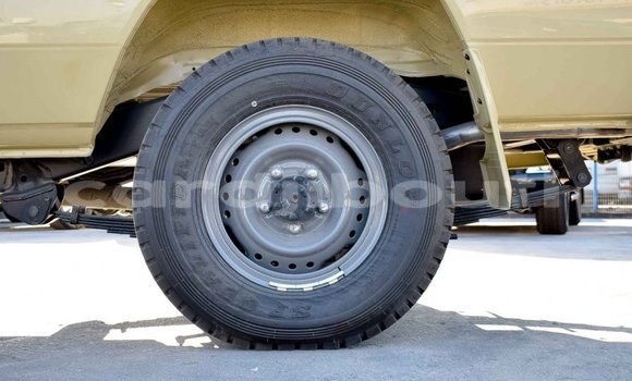 Buy New Toyota Land Cruiser Beige Car in Alaili Dadda in Obock Buy New Toyota Land Cruiser Beige Car in Alaili Dadda in Obock