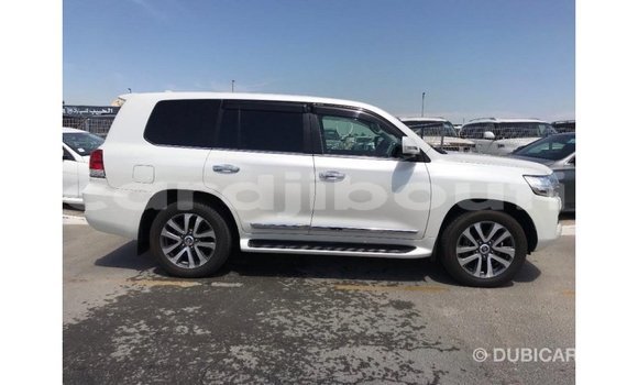 Acheter Import Voiture Toyota Land Cruiser Blanc à Import - Dubai, Ali Sabieh Region Acheter Import Voiture Toyota Land Cruiser Blanc à Import - Dubai, Ali Sabieh Region