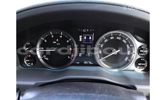 Acheter Import Voiture Toyota Land Cruiser Blanc à Import - Dubai, Ali Sabieh Region Acheter Import Voiture Toyota Land Cruiser Blanc à Import - Dubai, Ali Sabieh Region