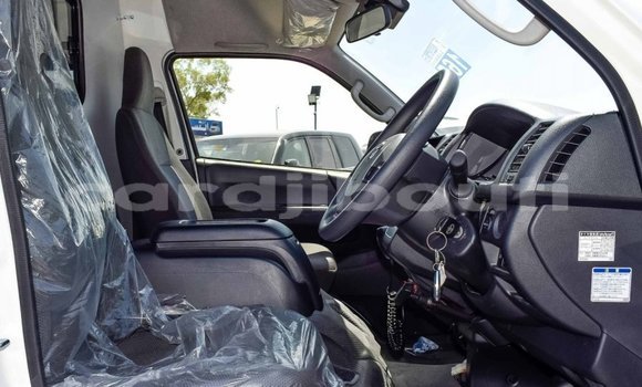 Acheter Neuf Voiture Toyota Hiace Blanc à Alaili Dadda, Obock Acheter Neuf Voiture Toyota Hiace Blanc à Alaili Dadda, Obock