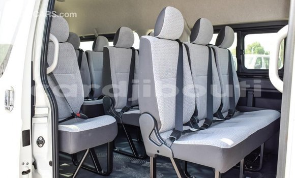 Buy Import Toyota Hiace White Car in Import - Dubai in Ali Sabieh Region Buy Import Toyota Hiace White Car in Import - Dubai in Ali Sabieh Region