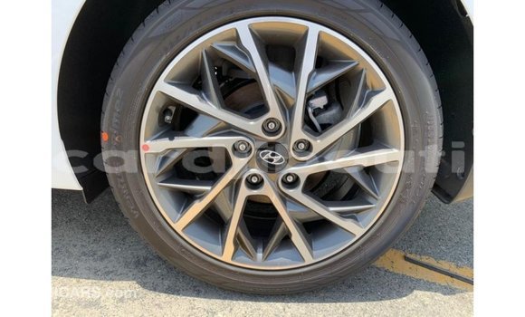 Buy Import Hyundai Elantra White Car in Import - Dubai in Ali Sabieh Region Buy Import Hyundai Elantra White Car in Import - Dubai in Ali Sabieh Region