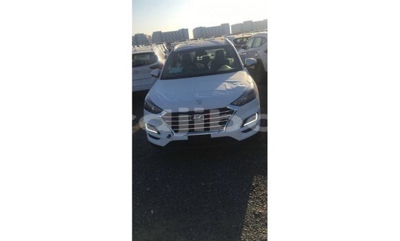 Buy Import Hyundai Tucson White Car in Import - Dubai in Ali Sabieh Region Buy Import Hyundai Tucson White Car in Import - Dubai in Ali Sabieh Region