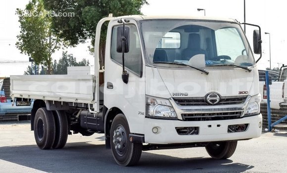 Acheter Import Utilitaire Hino 300 Series Blanc à Import - Dubai, Ali Sabieh Region