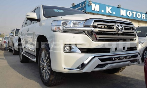 Buy Import Toyota Land Cruiser White Car in Import - Dubai in Ali Sabieh Region Buy Import Toyota Land Cruiser White Car in Import - Dubai in Ali Sabieh Region