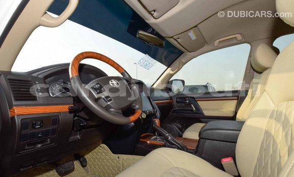 Buy Import Toyota Land Cruiser White Car in Import - Dubai in Ali Sabieh Region Buy Import Toyota Land Cruiser White Car in Import - Dubai in Ali Sabieh Region