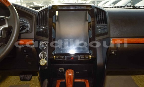 Buy Import Toyota Land Cruiser White Car in Import - Dubai in Ali Sabieh Region Buy Import Toyota Land Cruiser White Car in Import - Dubai in Ali Sabieh Region