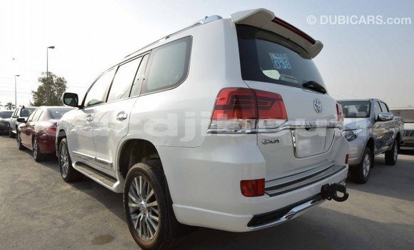 Buy Import Toyota Land Cruiser White Car in Import - Dubai in Ali Sabieh Region Buy Import Toyota Land Cruiser White Car in Import - Dubai in Ali Sabieh Region