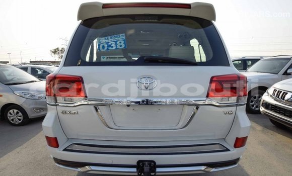 Buy Import Toyota Land Cruiser White Car in Import - Dubai in Ali Sabieh Region Buy Import Toyota Land Cruiser White Car in Import - Dubai in Ali Sabieh Region
