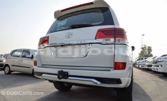 Buy Import Toyota Land Cruiser White Car in Import - Dubai in Ali Sabieh Region Buy Import Toyota Land Cruiser White Car in Import - Dubai in Ali Sabieh Region