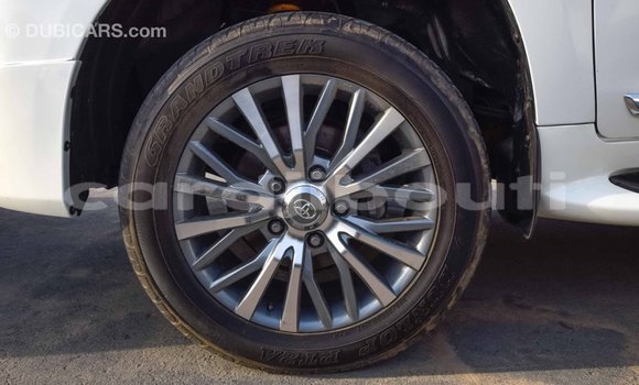 Buy Import Toyota Land Cruiser White Car in Import - Dubai in Ali Sabieh Region Buy Import Toyota Land Cruiser White Car in Import - Dubai in Ali Sabieh Region