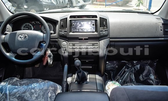 Buy New Toyota Land Cruiser White Car in Alaili Dadda in Obock Buy New Toyota Land Cruiser White Car in Alaili Dadda in Obock