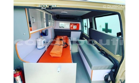 Acheter Import Voiture Toyota Land Cruiser Blanc à Import - Dubai, Ali Sabieh Region Acheter Import Voiture Toyota Land Cruiser Blanc à Import - Dubai, Ali Sabieh Region