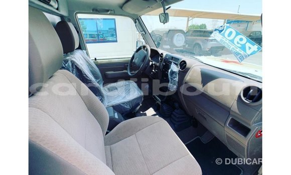 Acheter Import Voiture Toyota Land Cruiser Blanc à Import - Dubai, Ali Sabieh Region Acheter Import Voiture Toyota Land Cruiser Blanc à Import - Dubai, Ali Sabieh Region