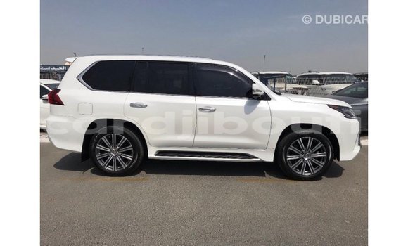 Acheter Import Voiture Lexus LX Blanc à Import - Dubai, Ali Sabieh Region Acheter Import Voiture Lexus LX Blanc à Import - Dubai, Ali Sabieh Region
