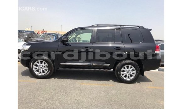 Acheter Import Voiture Toyota Land Cruiser Noir à Import - Dubai, Ali Sabieh Region Acheter Import Voiture Toyota Land Cruiser Noir à Import - Dubai, Ali Sabieh Region