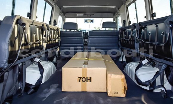 Acheter Neuf Voiture Toyota Land Cruiser Blanc à Alaili Dadda, Obock Acheter Neuf Voiture Toyota Land Cruiser Blanc à Alaili Dadda, Obock