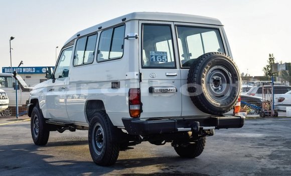 Acheter Neuf Voiture Toyota Land Cruiser Blanc à Alaili Dadda, Obock Acheter Neuf Voiture Toyota Land Cruiser Blanc à Alaili Dadda, Obock