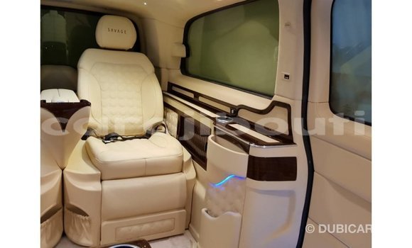 Acheter Import Voiture Mercedes-Benz 250 Noir à Import - Dubai, Ali Sabieh Region Acheter Import Voiture Mercedes-Benz 250 Noir à Import - Dubai, Ali Sabieh Region