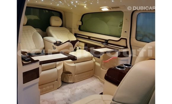 Acheter Import Voiture Mercedes-Benz 250 Noir à Import - Dubai, Ali Sabieh Region Acheter Import Voiture Mercedes-Benz 250 Noir à Import - Dubai, Ali Sabieh Region