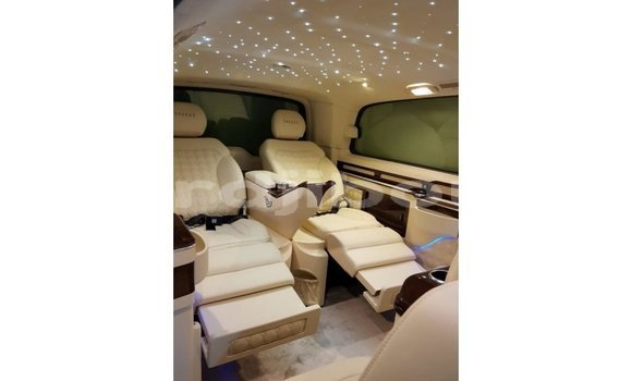 Acheter Import Voiture Mercedes-Benz 250 Noir à Import - Dubai, Ali Sabieh Region Acheter Import Voiture Mercedes-Benz 250 Noir à Import - Dubai, Ali Sabieh Region