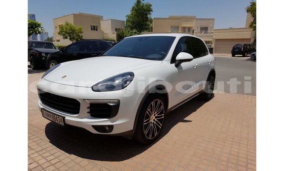 Acheter Import Voiture Porsche Cayenne Blanc à Import - Dubai, Ali Sabieh Region