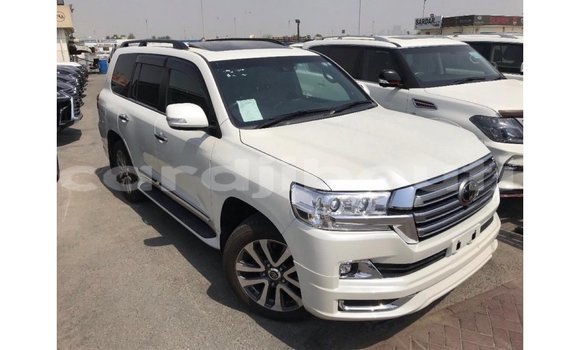 Acheter Import Voiture Toyota Land Cruiser Blanc à Import - Dubai, Ali Sabieh Region Acheter Import Voiture Toyota Land Cruiser Blanc à Import - Dubai, Ali Sabieh Region