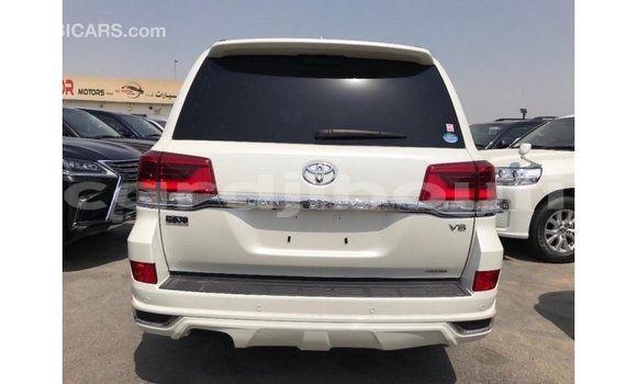 Acheter Import Voiture Toyota Land Cruiser Blanc à Import - Dubai, Ali Sabieh Region Acheter Import Voiture Toyota Land Cruiser Blanc à Import - Dubai, Ali Sabieh Region
