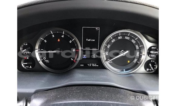 Acheter Import Voiture Toyota Land Cruiser Blanc à Import - Dubai, Ali Sabieh Region Acheter Import Voiture Toyota Land Cruiser Blanc à Import - Dubai, Ali Sabieh Region