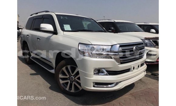 Acheter Import Voiture Toyota Land Cruiser Blanc à Import - Dubai, Ali Sabieh Region Acheter Import Voiture Toyota Land Cruiser Blanc à Import - Dubai, Ali Sabieh Region