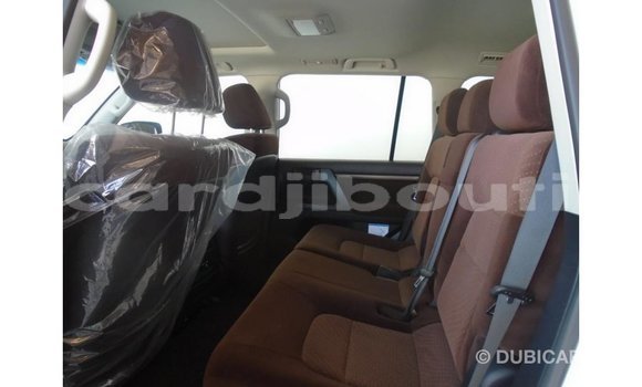 Acheter Import Voiture Toyota Land Cruiser Blanc à Import - Dubai, Ali Sabieh Region Acheter Import Voiture Toyota Land Cruiser Blanc à Import - Dubai, Ali Sabieh Region