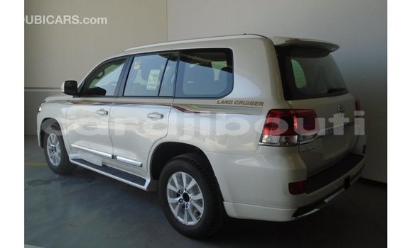 Acheter Import Voiture Toyota Land Cruiser Blanc à Import - Dubai, Ali Sabieh Region Acheter Import Voiture Toyota Land Cruiser Blanc à Import - Dubai, Ali Sabieh Region