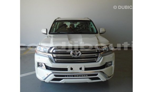Acheter Import Voiture Toyota Land Cruiser Blanc à Import - Dubai, Ali Sabieh Region Acheter Import Voiture Toyota Land Cruiser Blanc à Import - Dubai, Ali Sabieh Region