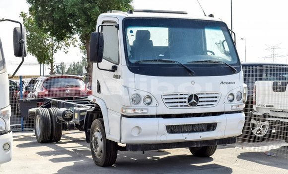 Buy Import Mercedes-Benz 190 White Car in Import - Dubai in Ali Sabieh Region Buy Import Mercedes-Benz 190 White Car in Import - Dubai in Ali Sabieh Region