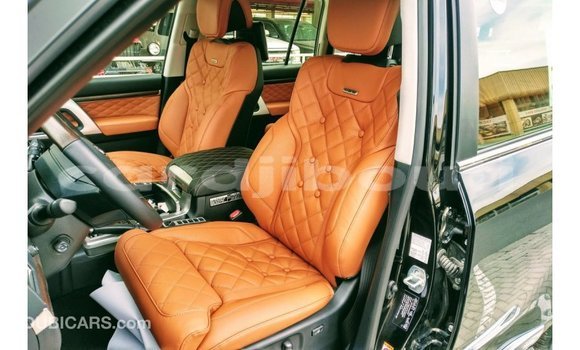 Acheter Import Voiture Toyota Land Cruiser Noir à Import - Dubai, Ali Sabieh Region Acheter Import Voiture Toyota Land Cruiser Noir à Import - Dubai, Ali Sabieh Region