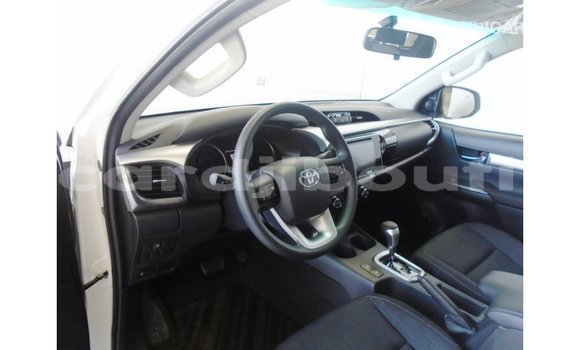 Acheter Import Voiture Toyota Hilux Blanc à Import - Dubai, Ali Sabieh Region Acheter Import Voiture Toyota Hilux Blanc à Import - Dubai, Ali Sabieh Region