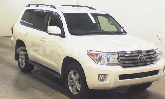 Acheter Import Voiture Toyota Land Cruiser Blanc à Import - Dubai, Ali Sabieh Region Acheter Import Voiture Toyota Land Cruiser Blanc à Import - Dubai, Ali Sabieh Region
