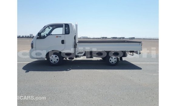 Buy Import Kia Carens White Car in Import - Dubai in Ali Sabieh Region Buy Import Kia Carens White Car in Import - Dubai in Ali Sabieh Region