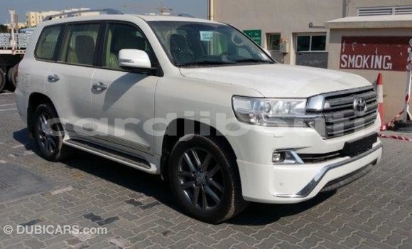 Buy Import Toyota Land Cruiser White Car in Import - Dubai in Ali Sabieh Region Buy Import Toyota Land Cruiser White Car in Import - Dubai in Ali Sabieh Region