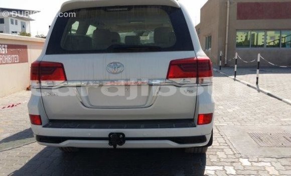 Buy Import Toyota Land Cruiser White Car in Import - Dubai in Ali Sabieh Region Buy Import Toyota Land Cruiser White Car in Import - Dubai in Ali Sabieh Region